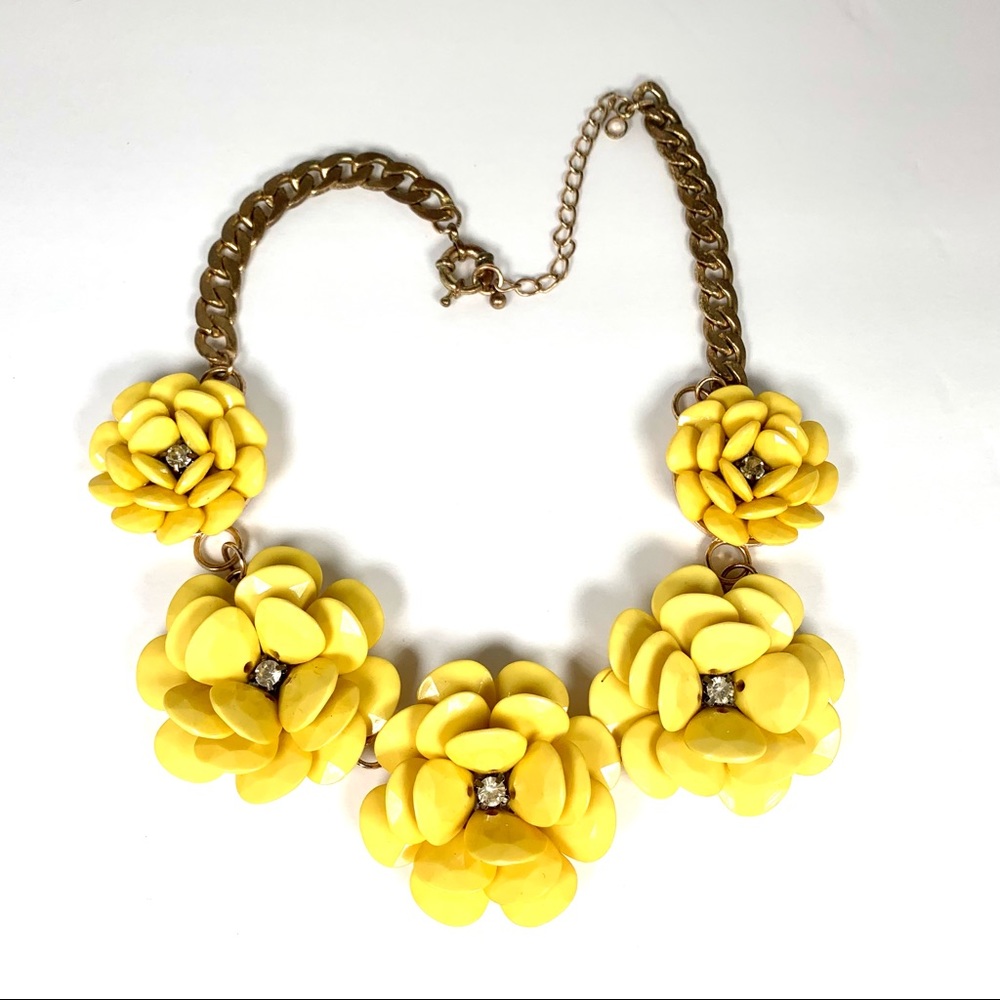 (3/$15) Yellow floral statement necklace